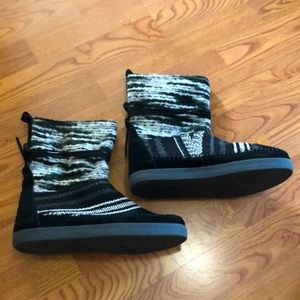 Tom’s Nepal Boots. Size 8, NWOT